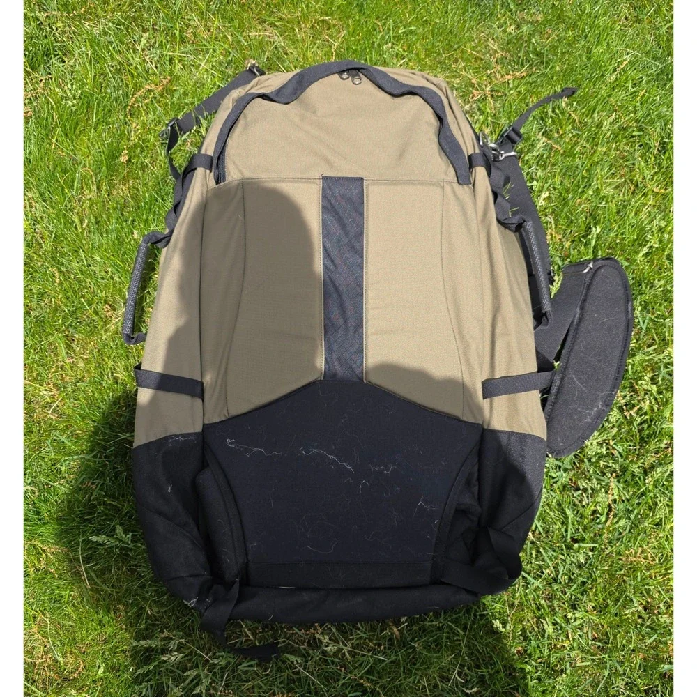 The North Face M4100 Backpack Beige Black Travel Hiking Bag Laptop Sleeve